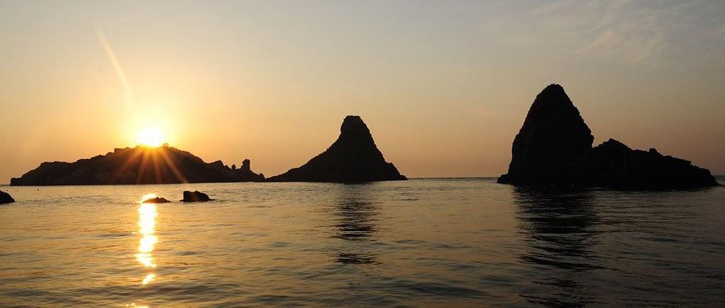 Aci_Trezza_Faraglioni